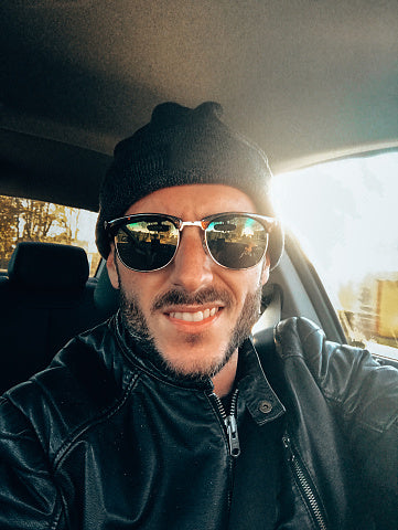 files/hombre-selfie-en-el-coche.jpg